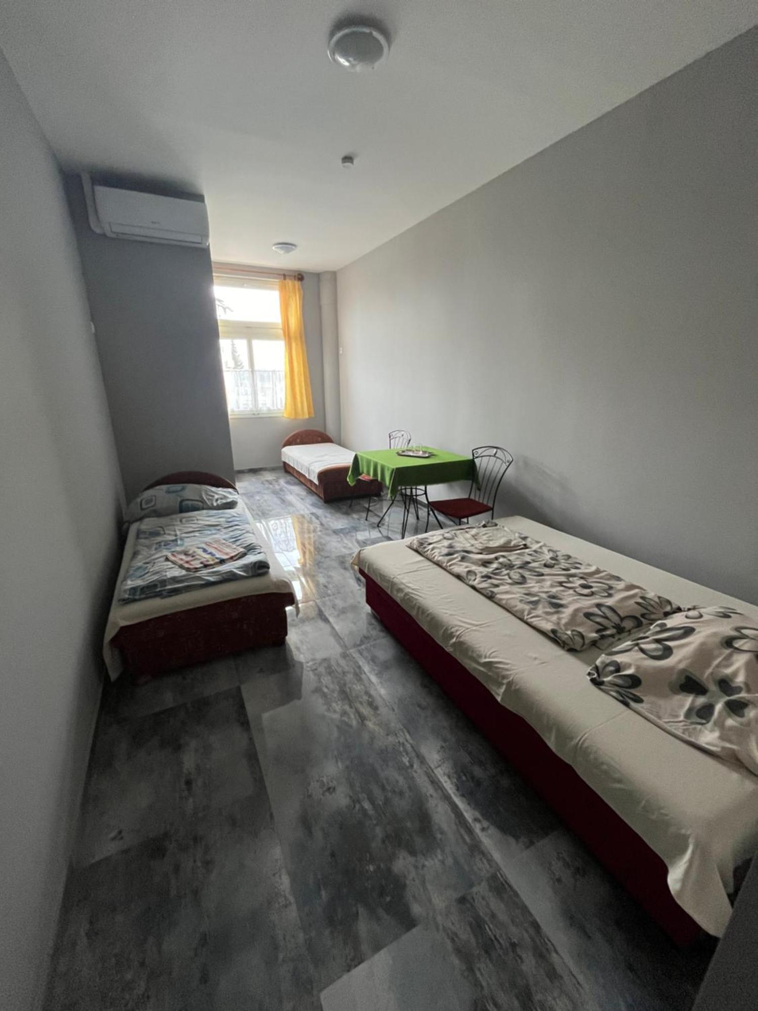 Lilla Motel Hegyeshalom Esterno foto