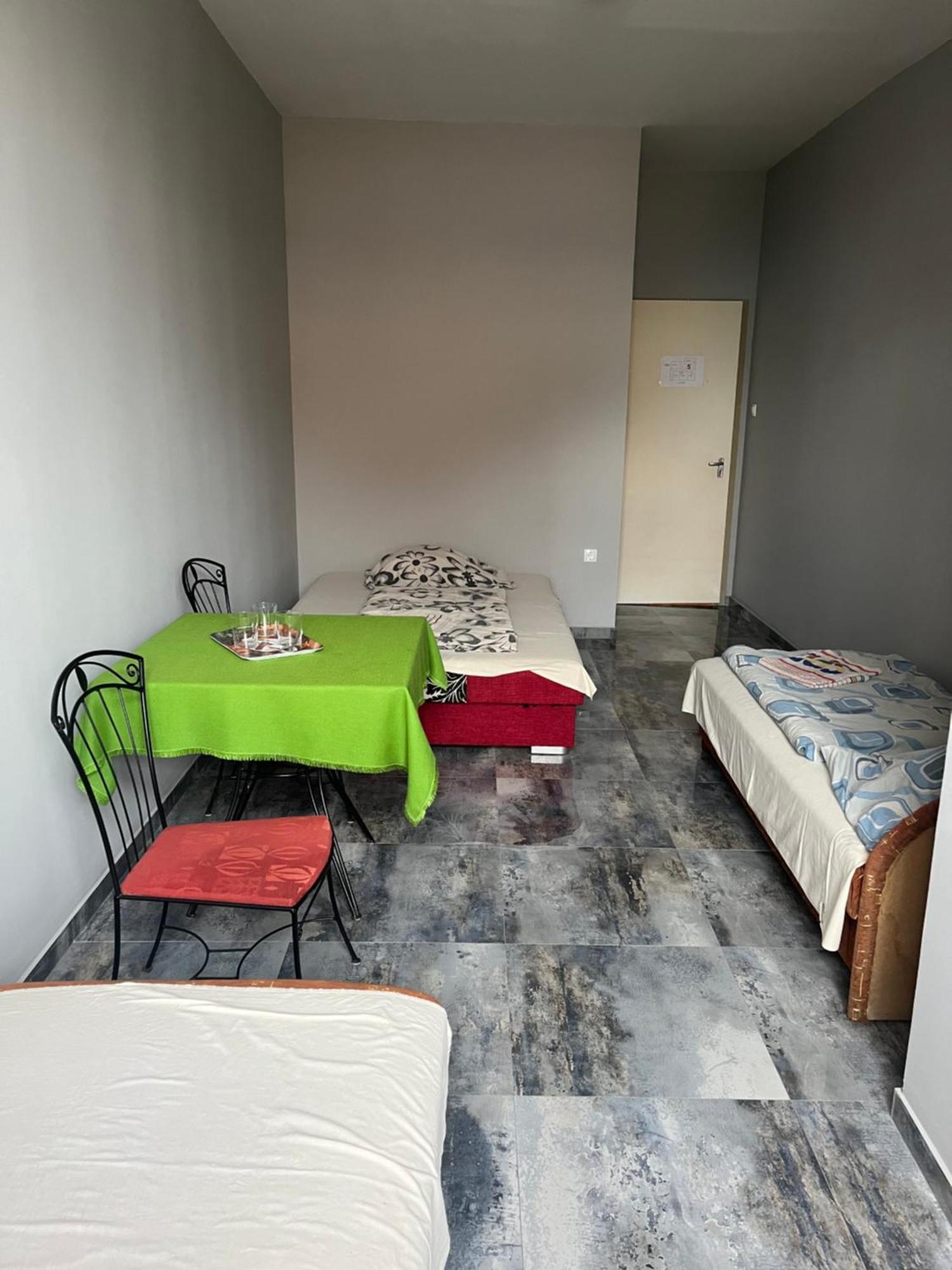 Lilla Motel Hegyeshalom Esterno foto